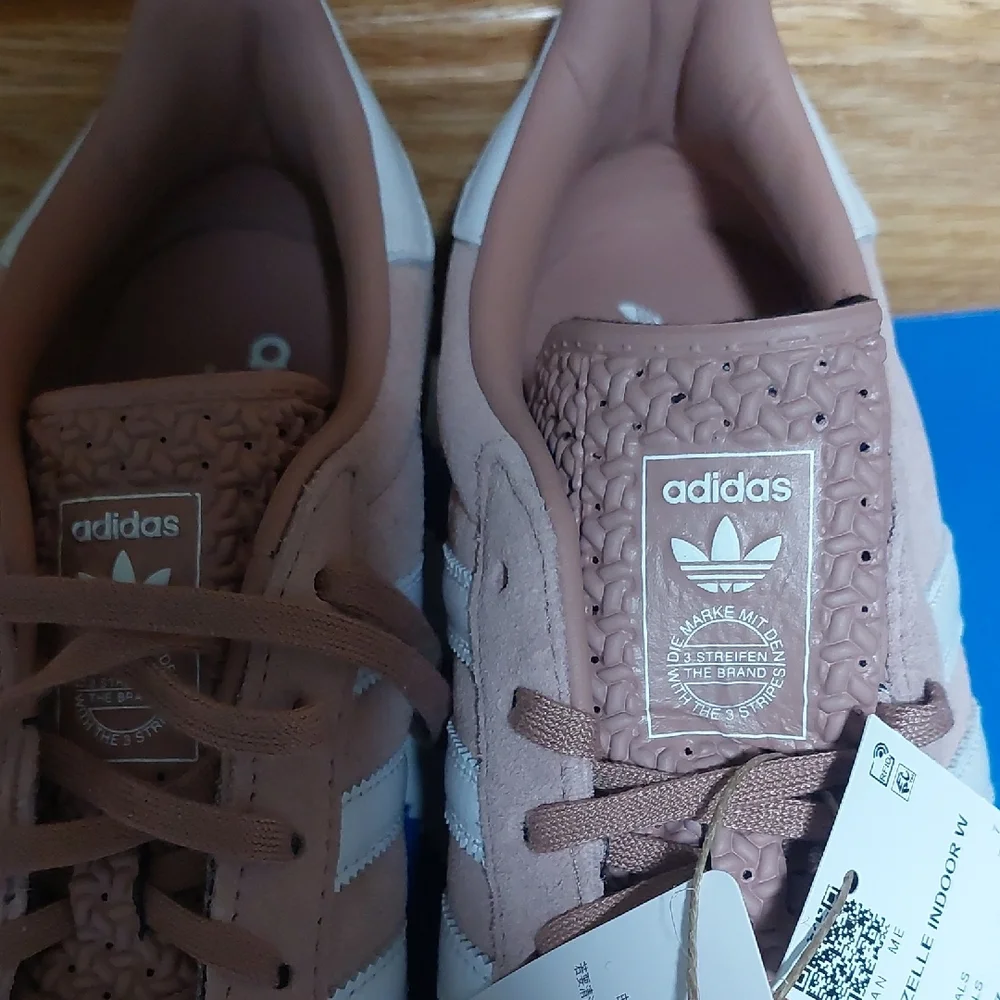 adidas Gazelle Soft Pink Suede Sneakers with Gum Bottom Size 8.5 NWT - Picture 5 of 6
